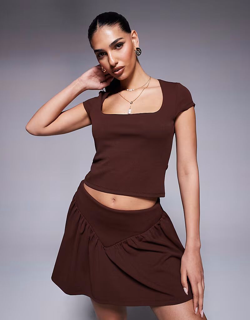 

Топ ASOS DESIGN шоколадного цвета с квадратным вырезом и короткими рукавами