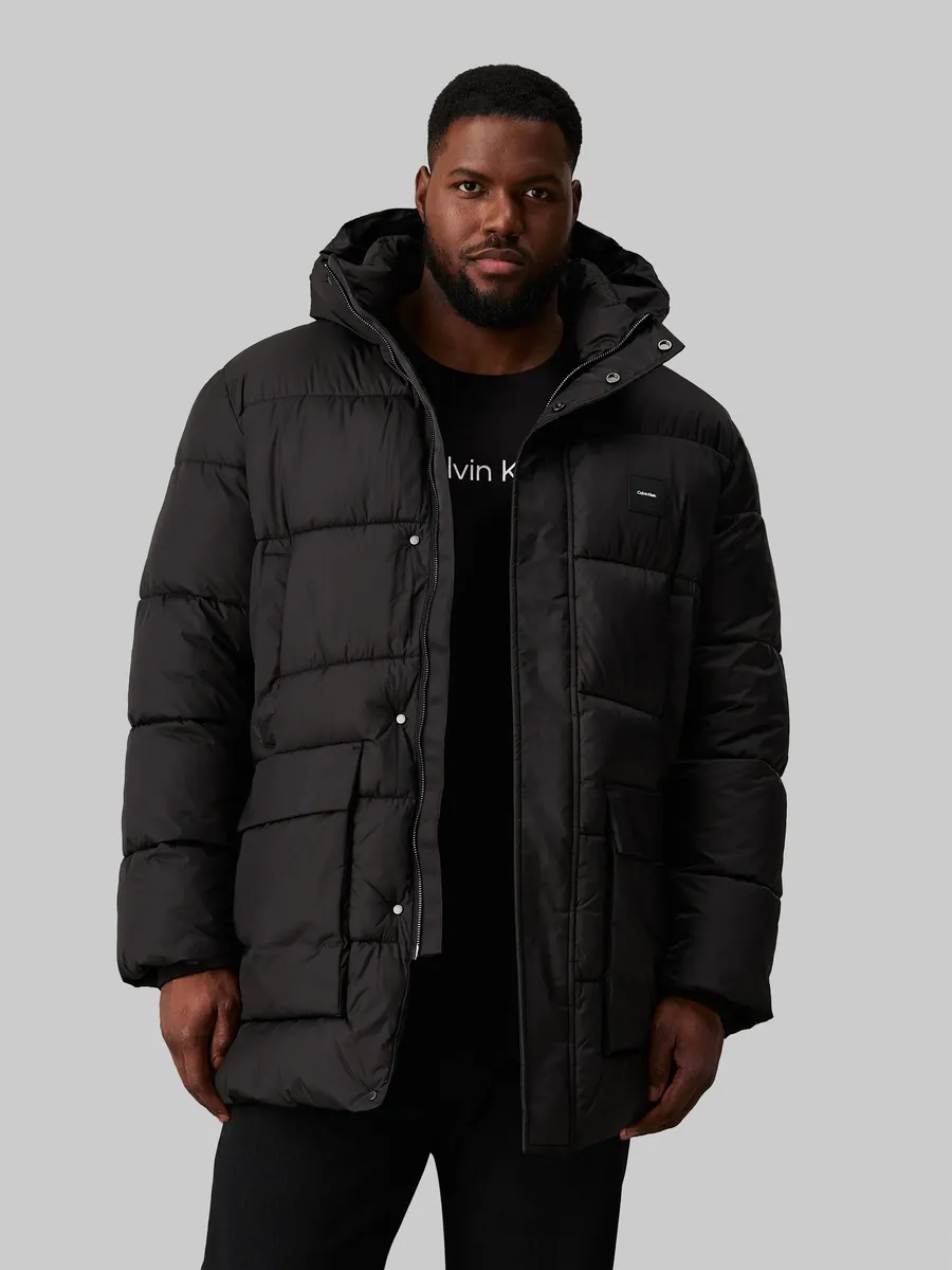 

Стеганое пальто Calvin Klein Big&Tall "BT_LONG HOODED QUILT PUFFER MW", большие размеры с нашивкой-логотипом, цвет Ck Black