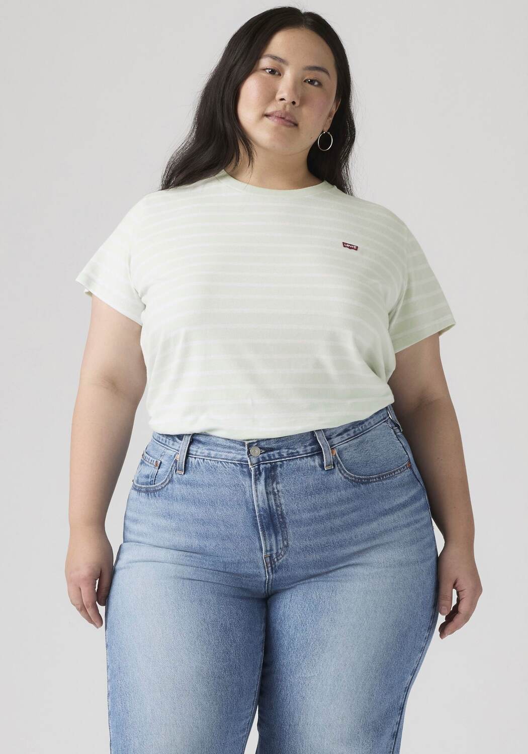 Levi's Plus Футболка в светло-зеленом цвете — фото 2