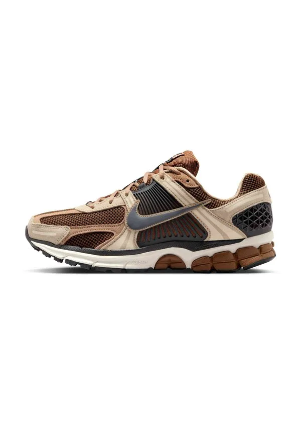 Кроссовки zoom vomero Nike Sportswear, Light British Tan British Khaki Linen Dark Smoke Grey