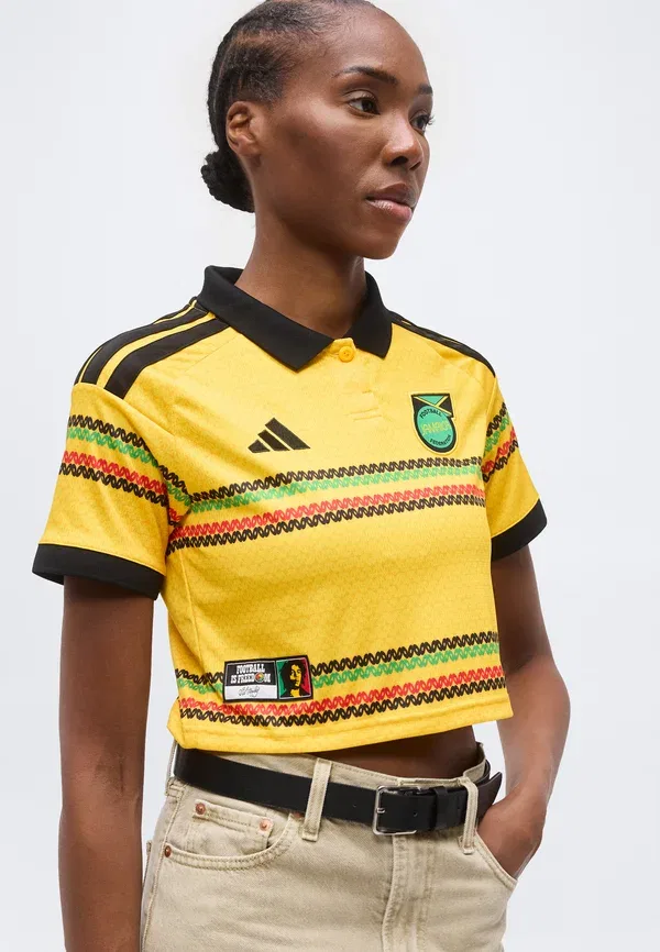 Футбольная джерси Adidas Performance Jamaica 26 home replica cropped, ярко-золотой — фото 4
