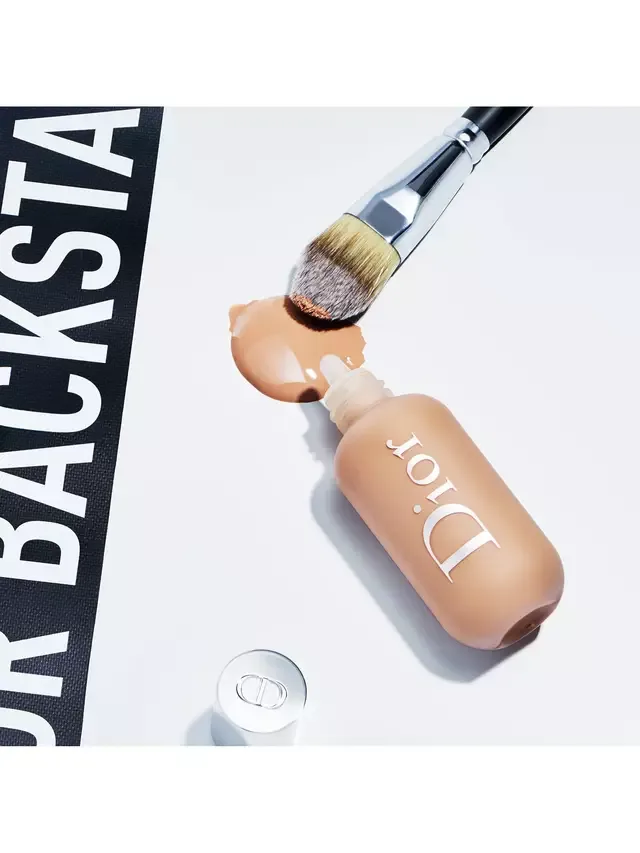 Кисть для нанесения жидкой тональной основы Backstage Full Coverage Fluid Foundation Brush 12 DIOR — фото 2