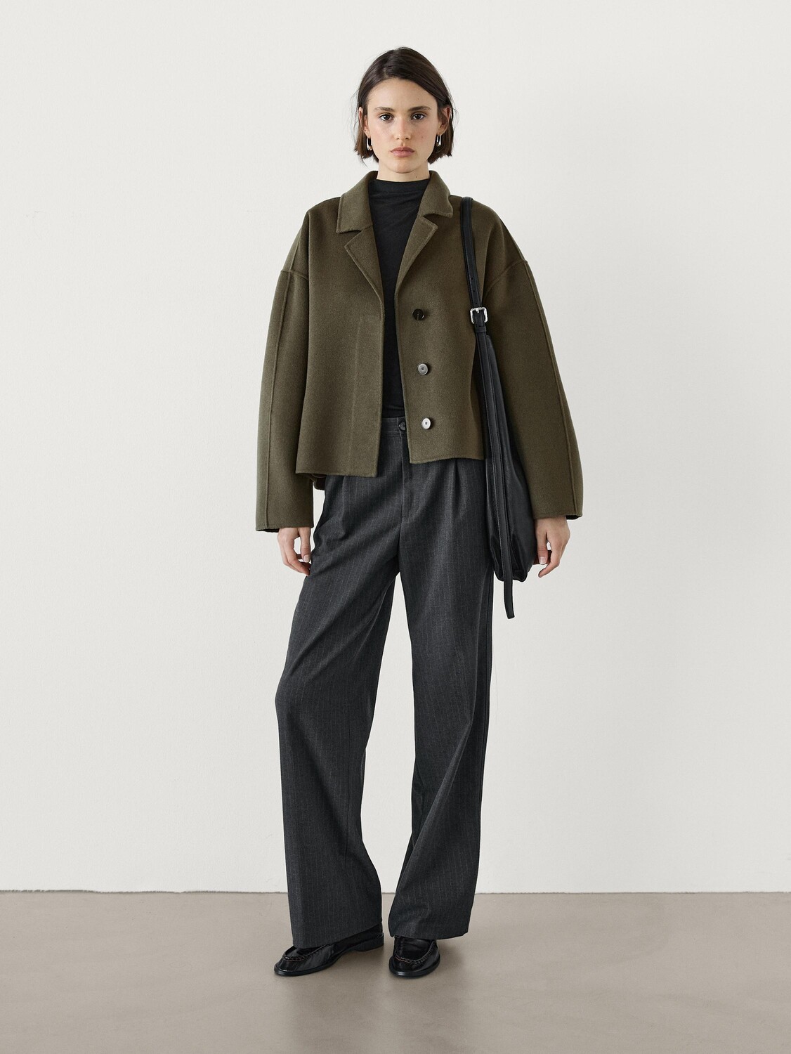 

Короткое пальто из смесовой шерсти с застежкой Massimo Dutti, зеленый