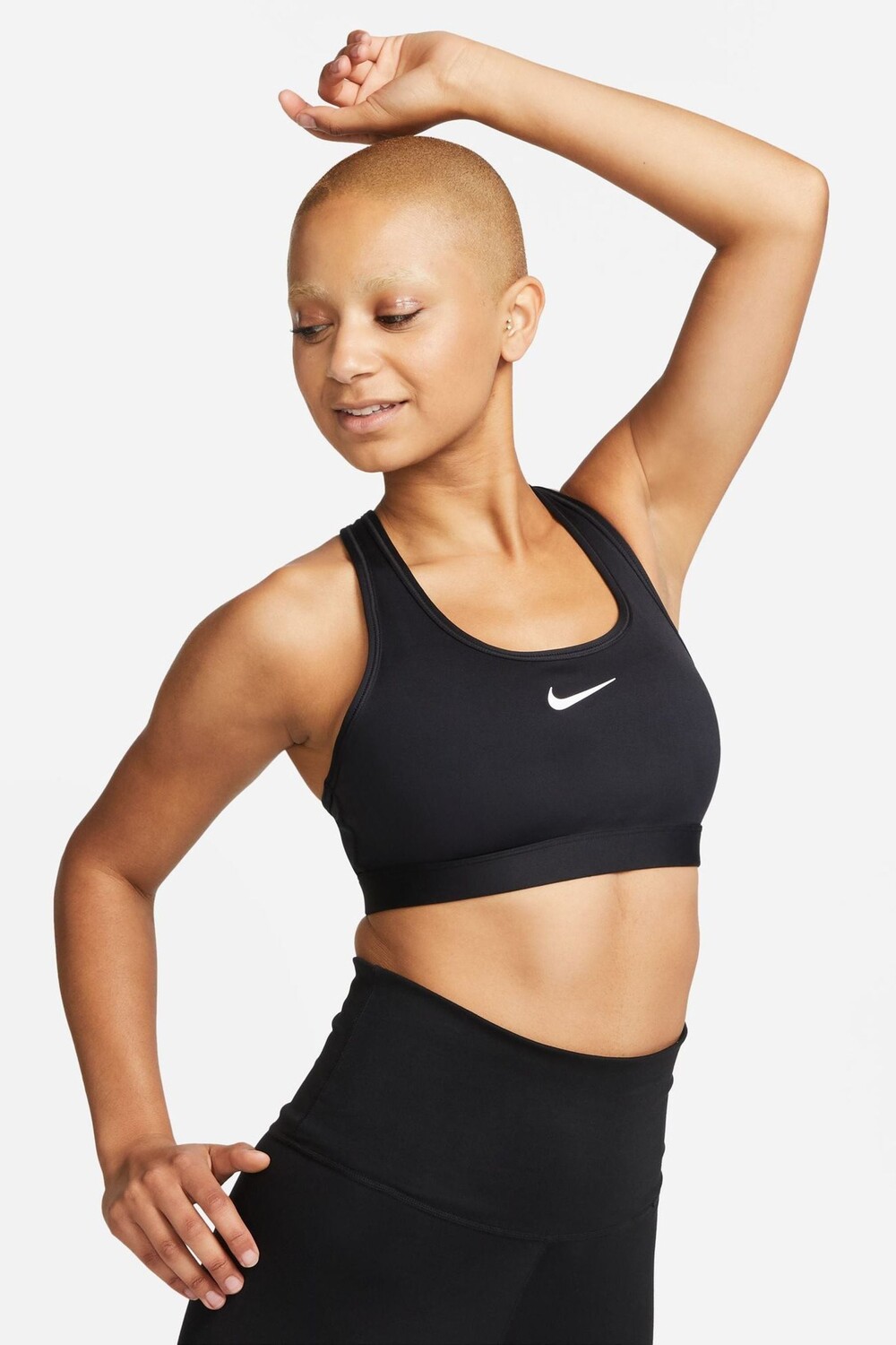 

Спортивный бюстгальтер с галочкой средней поддержки Nike, черный