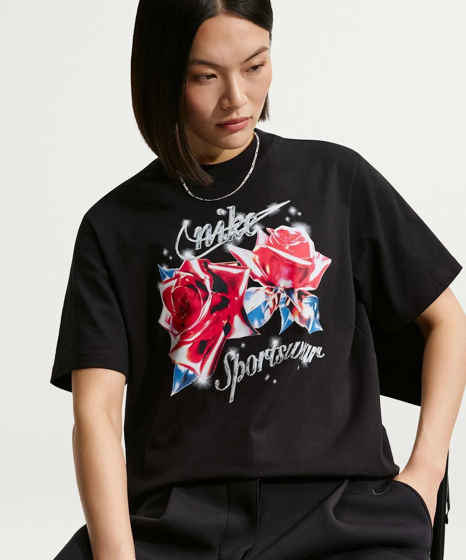 Женская футболка свободного кроя NIKE Sportswear IR7823-010 чёрная — фото 3