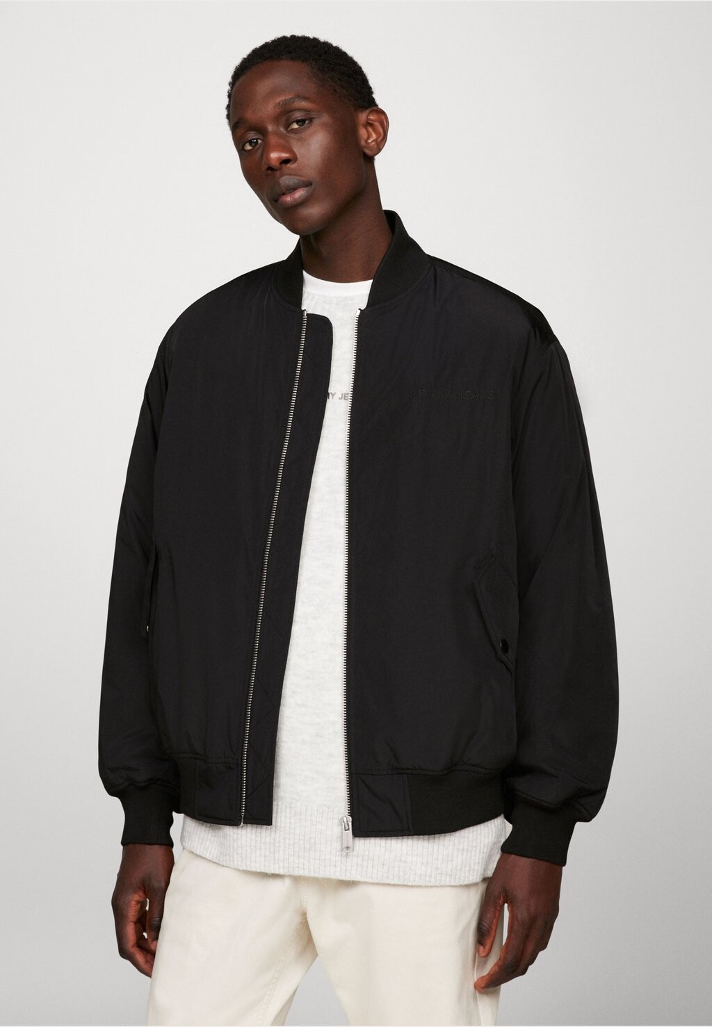 

Куртка-бомбер Tommy Jeans, цвет black