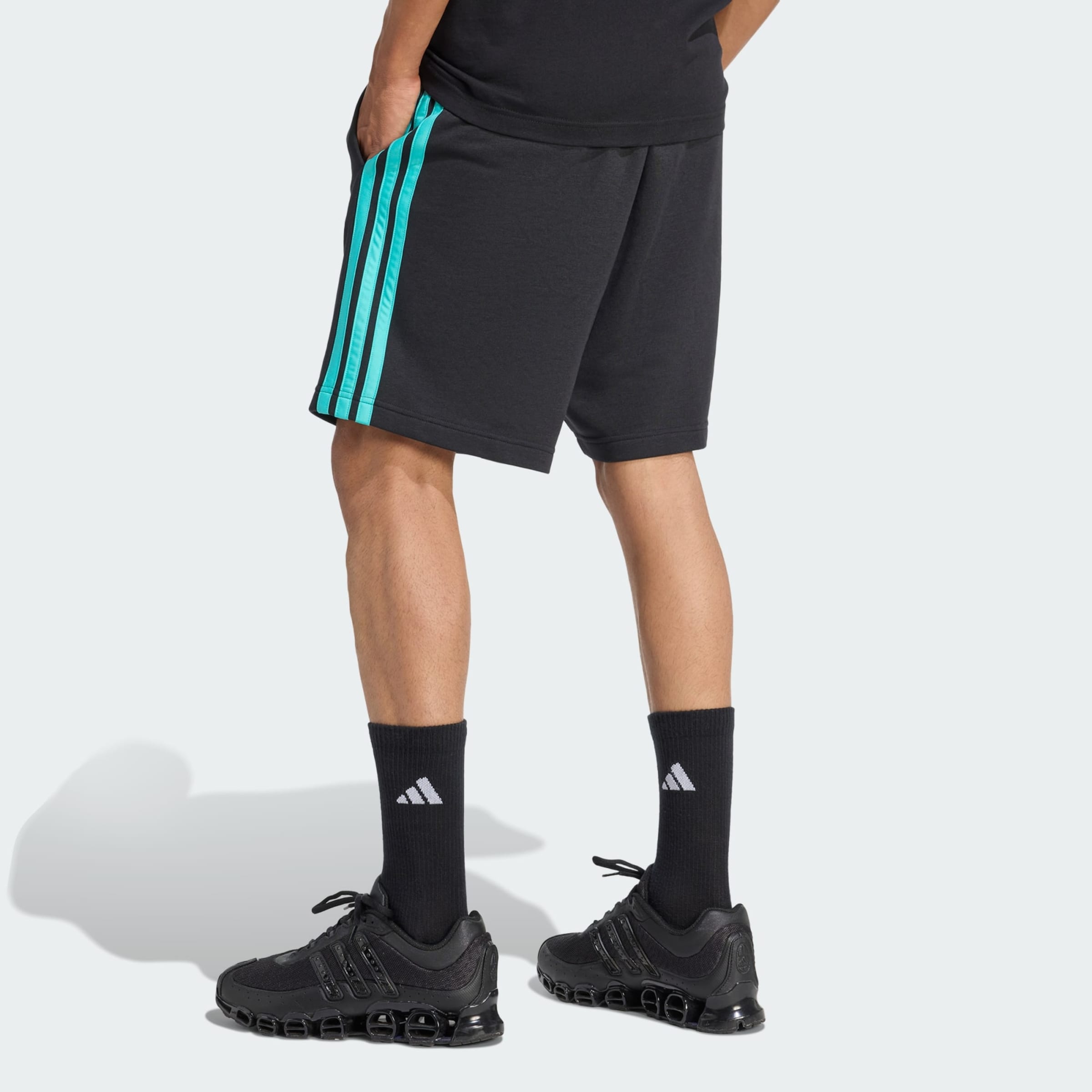 Adidas Performance Тренировочные шорты Regular 'Mercedes-AMG Petronas Formula 1 Team DNA' в черном цвете — фото 3