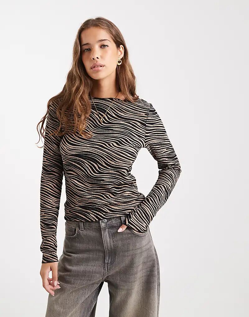 

Текстурированный трикотажный лонгслив Vero Moda с длинными рукавами из норки и черным анималистичным принтом