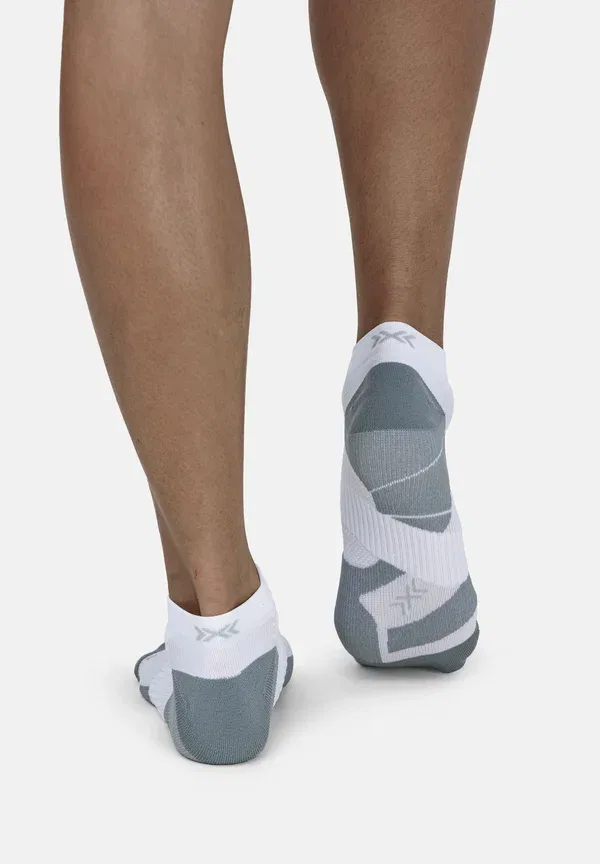 Носки кроссовочные низкие Run Perform Low Cut Sneaker Socks X Bionic, арктический белый жемчужно-серый — фото 2