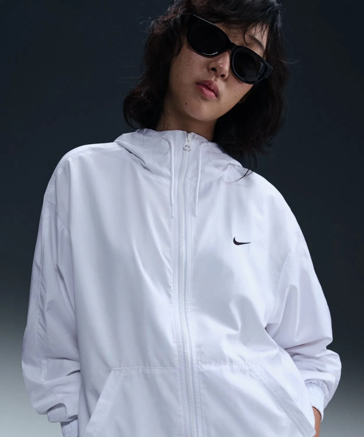 Куртка Nike NSW Essential UV Woven Hoodie, белый с чёрным — фото 3