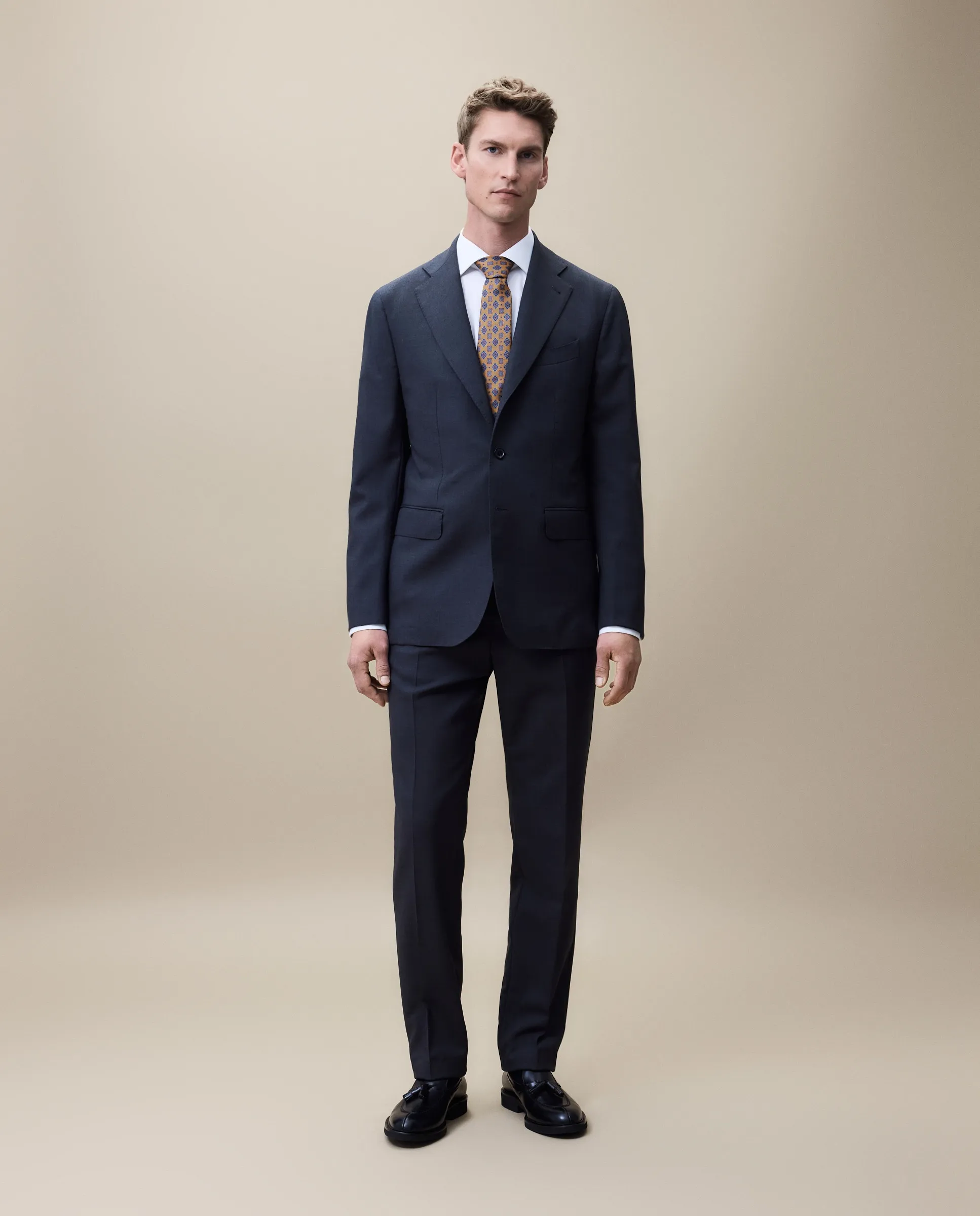 

Однотонный мужской костюм Emidio Tucci, серый