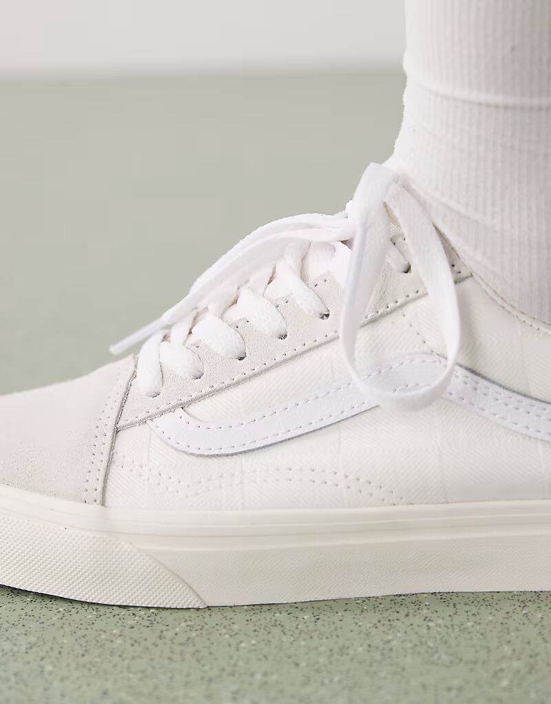 Кроссовки Vans Old Skool с монохромным шахматным узором белого цвета — фото 4