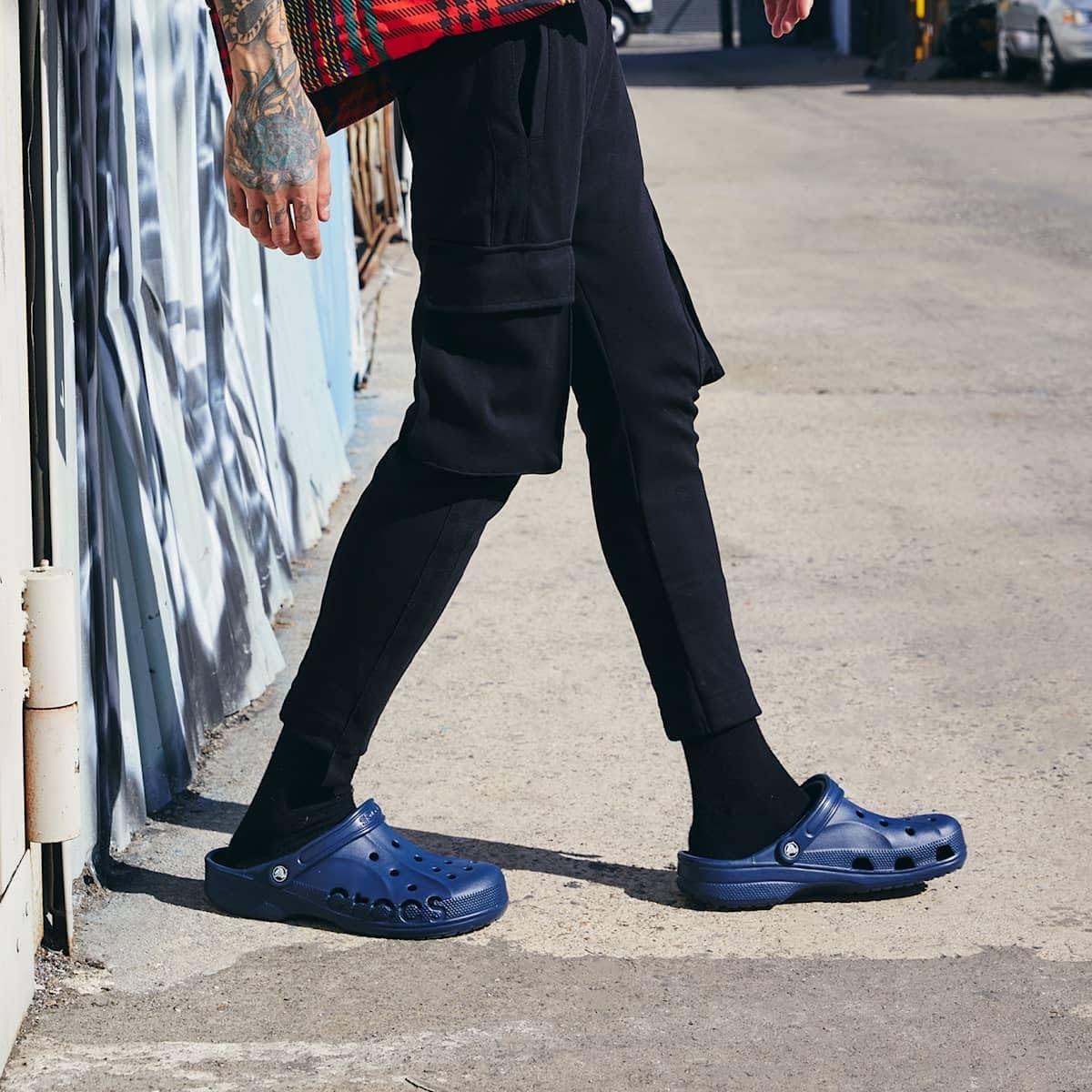 Унисекс сабо Crocs Baya с графическим рисунком, темно-синий — фото 2