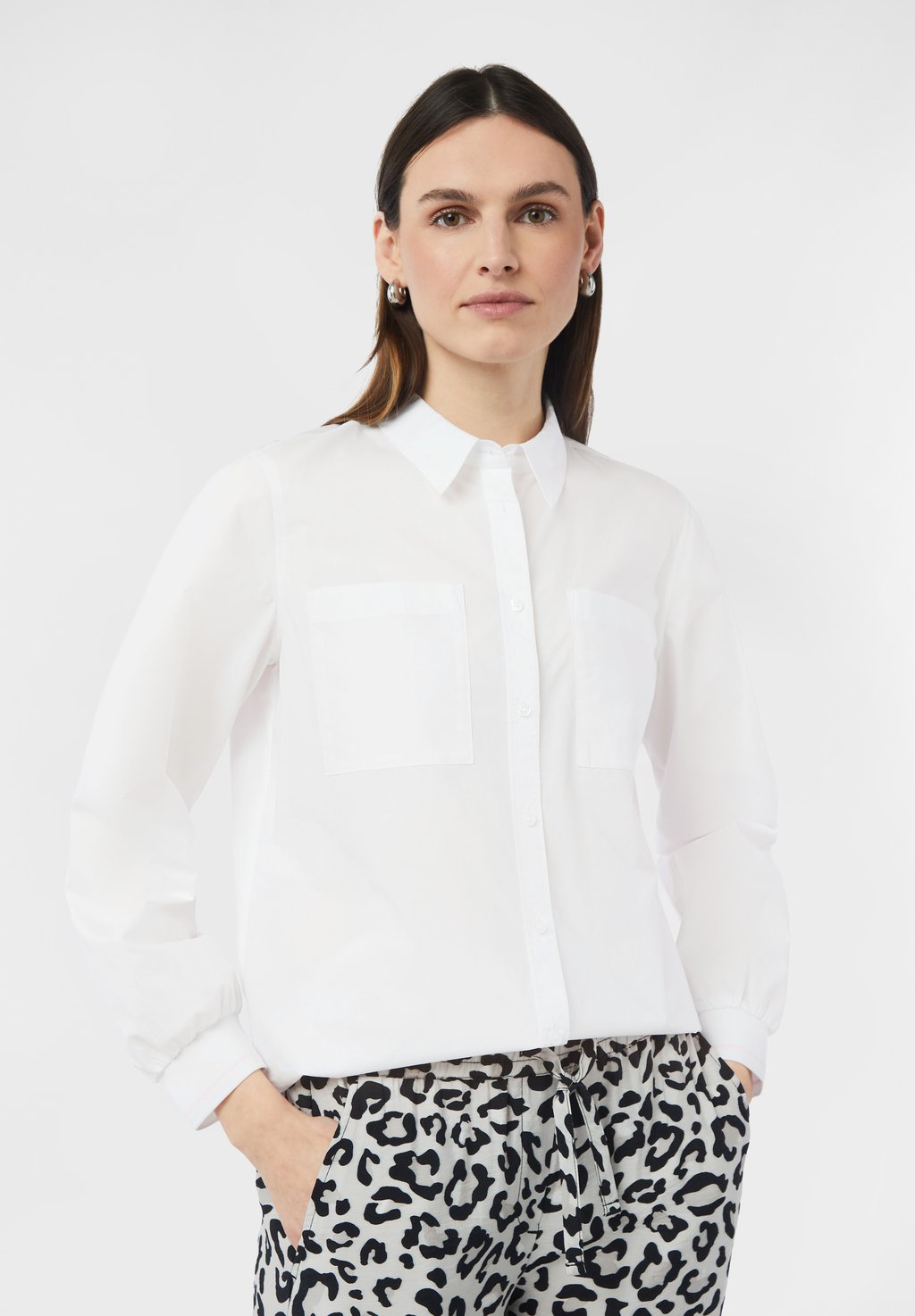 

Блузка на пуговицах MIT AUFGESETZTEN TASCHEN comma casual identity, белый