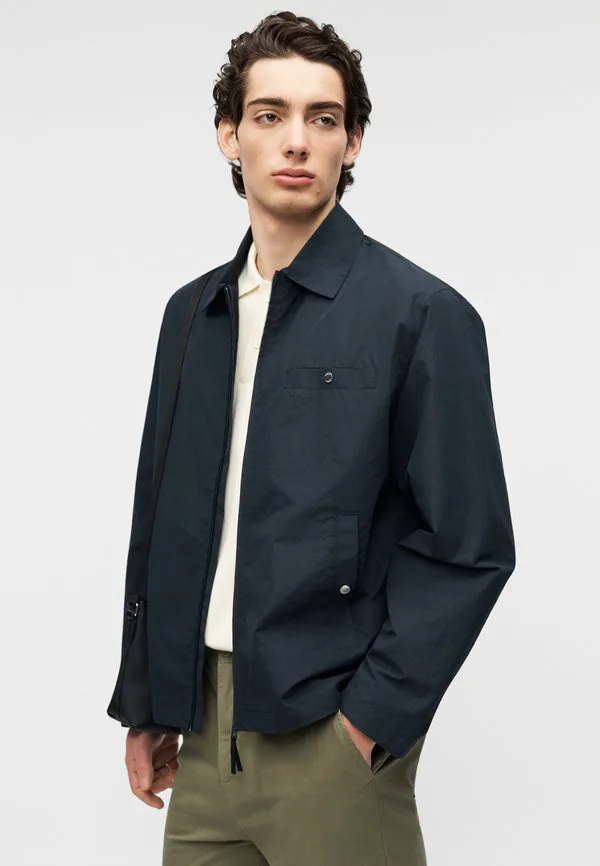 Куртка Lacoste межсезонная, однотонная, черный — фото 4