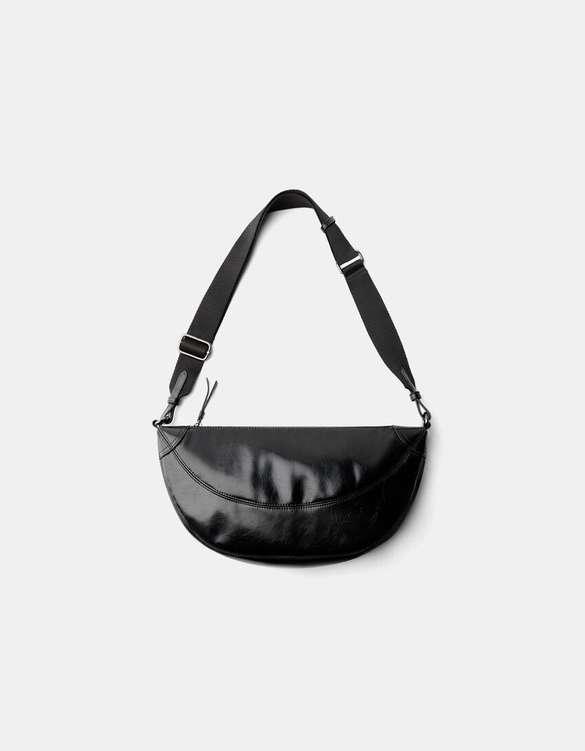 

Сумка через плечо из искусственной кожи Bershka, черный