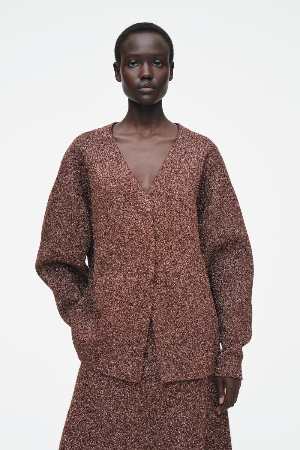 

Мерцающий вязаный кардиган из мериносовой шерсти COS, красное дерево