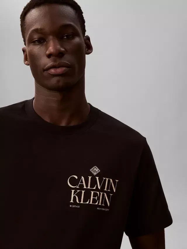 Футболка с графическим изображением роз и логотипом, черная Calvin Klein — фото 4