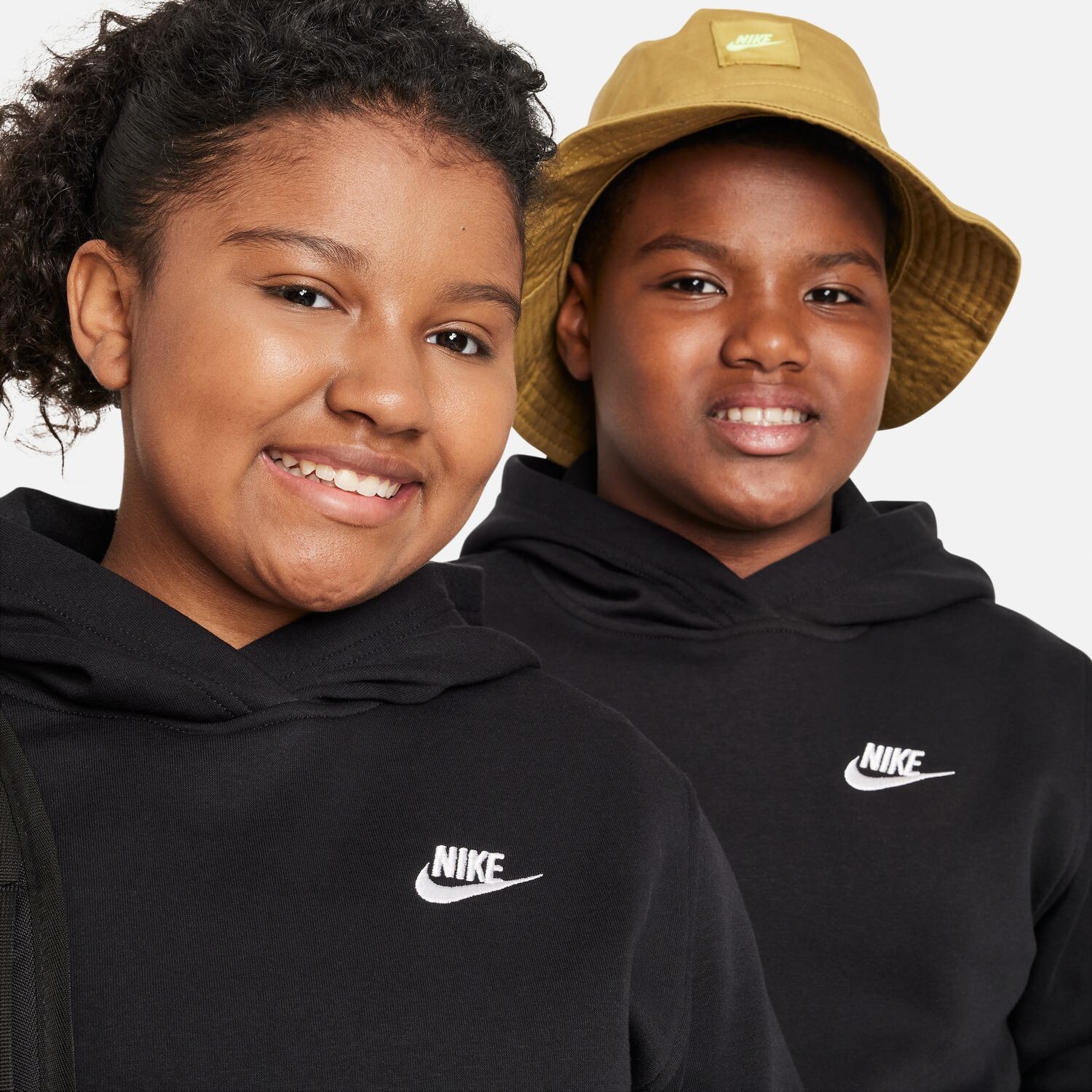 Флисовый пуловер с капюшоном Nike Sportswear Club для детей 8–20 лет Nike, белый — фото 3