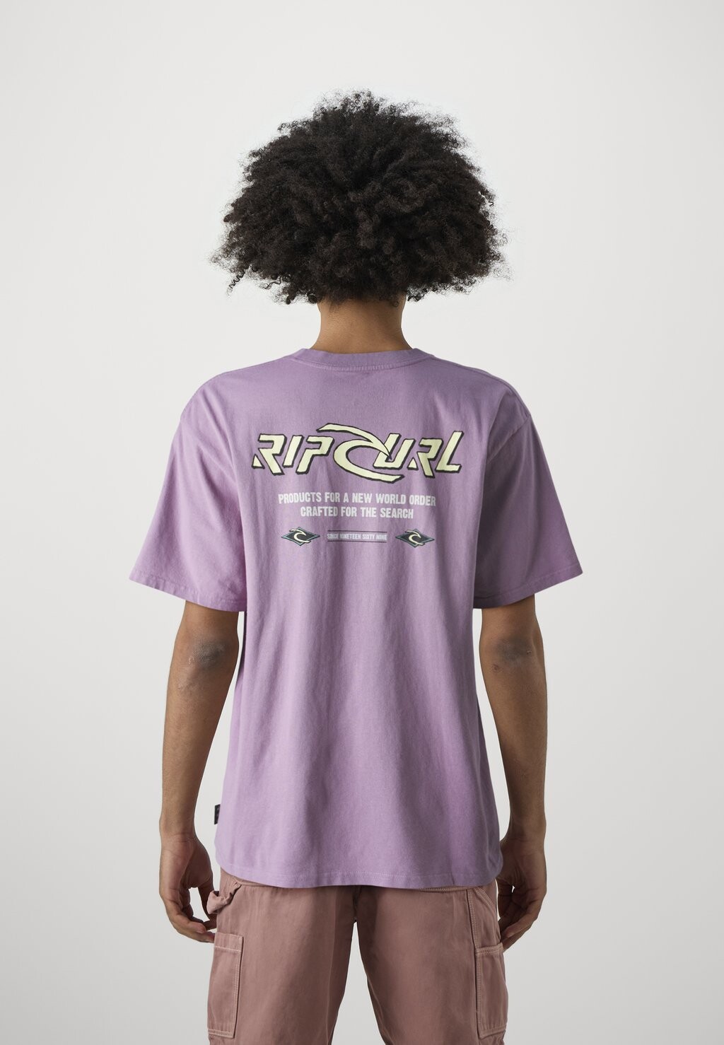 

Футболка с принтом Quest Tee Unisex Rip Curl, пыльно-фиолетовая