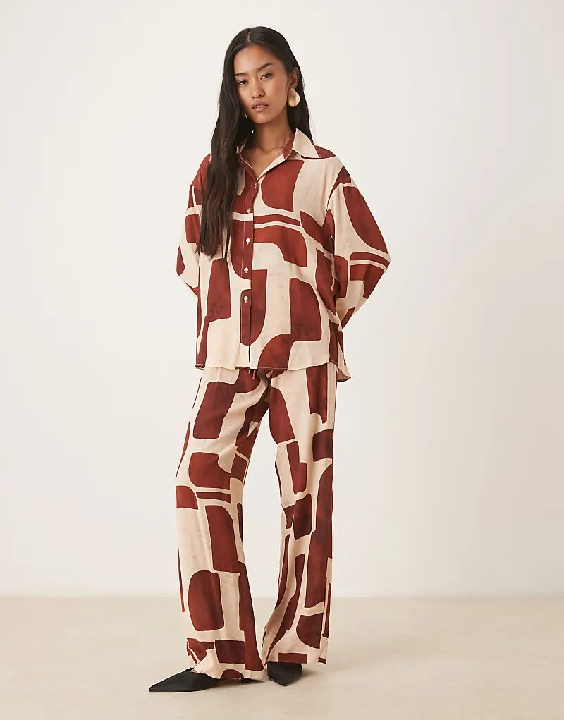 

Прямые брюки Mango с абстрактным принтом