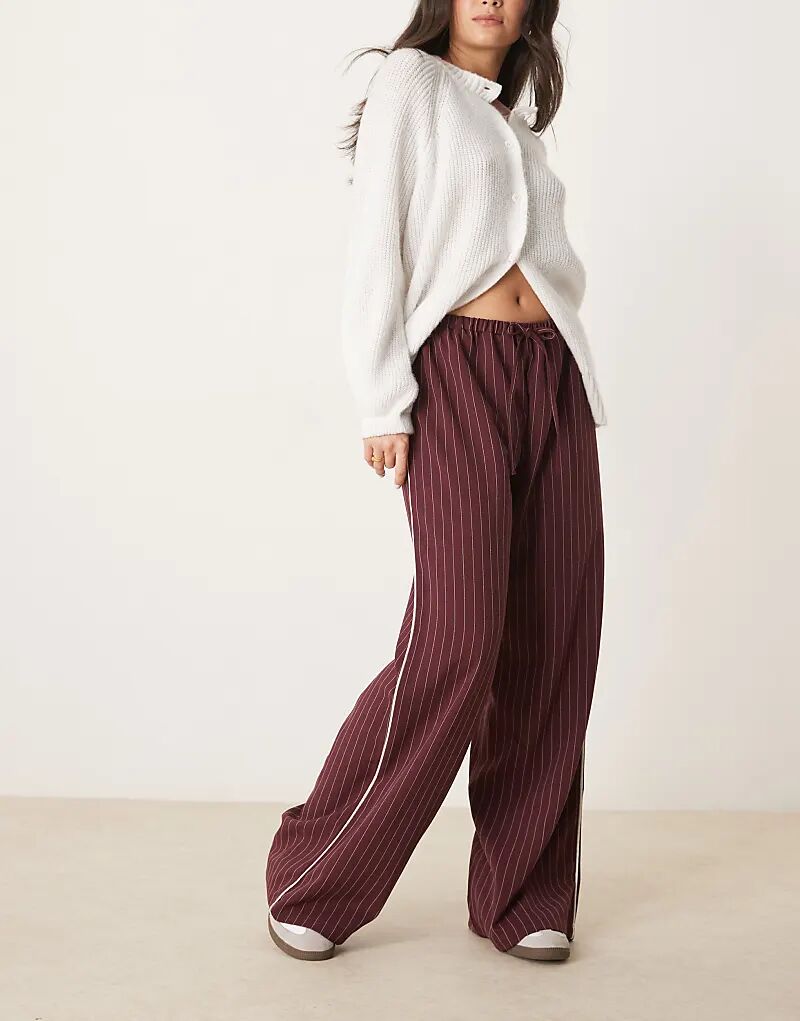 

Брюки широкого кроя с контрастной полосой по бокам ASOS DESIGN