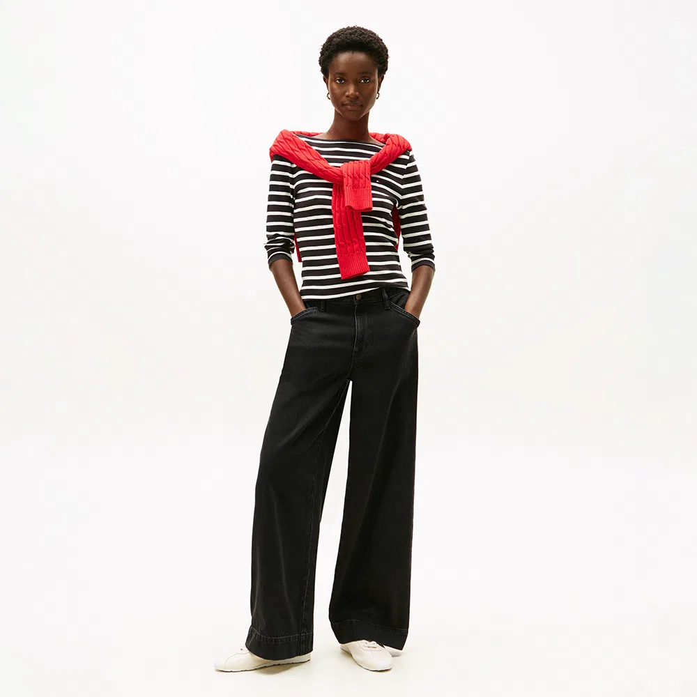 Женская чёрная облегающая футболка с вырезом-лодочкой от Tommy Hilfiger Women — фото 2