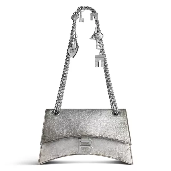 

Маленькая сумочка на цепочке с эффектом потертости, украшенная сувенирами и стразами. Balenciaga, серебряный