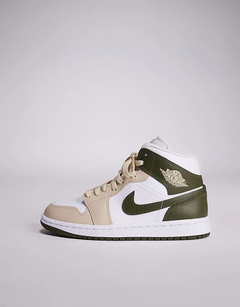 Кроссовки Nike Air Jordan 1 Mid белого и хаки цвета — фото 2