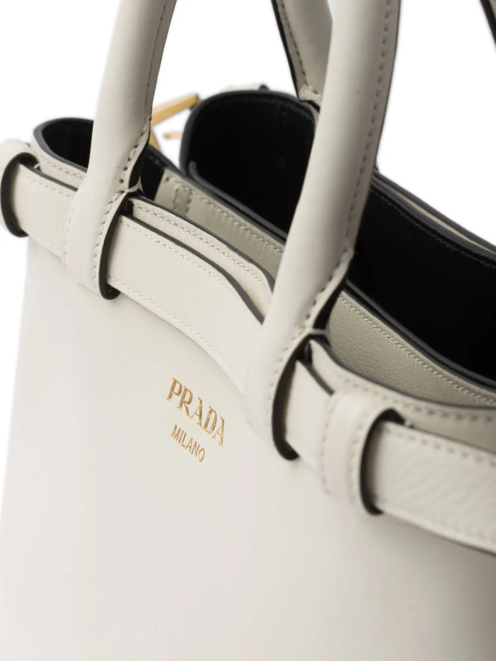 Маленькая сумка с ремешком Prada, белый — фото 4
