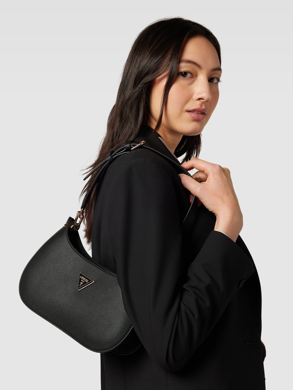

Сумочка с этикеткой-значком модель «МЕРИДИАН» Guess, черный