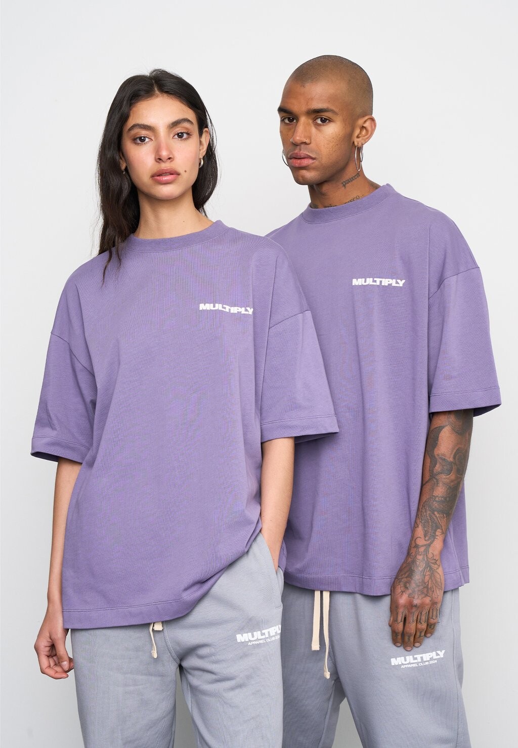 

Принт на футболке Font Multiply Apparel, фиолетовый