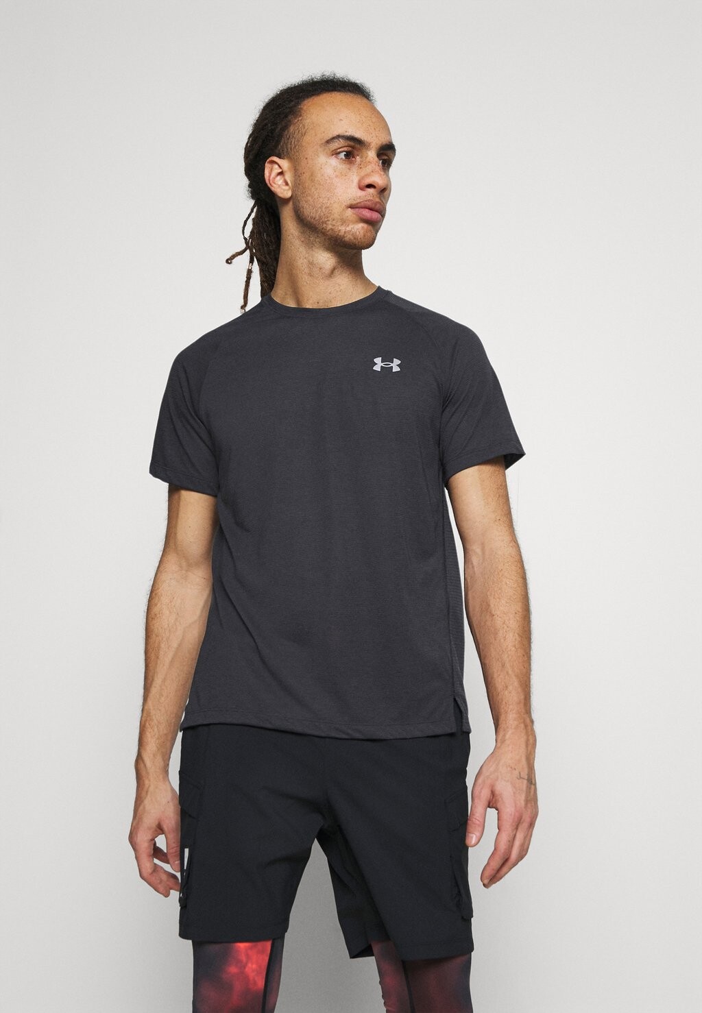 

Спортивная футболка STREAKER Under Armour, черный