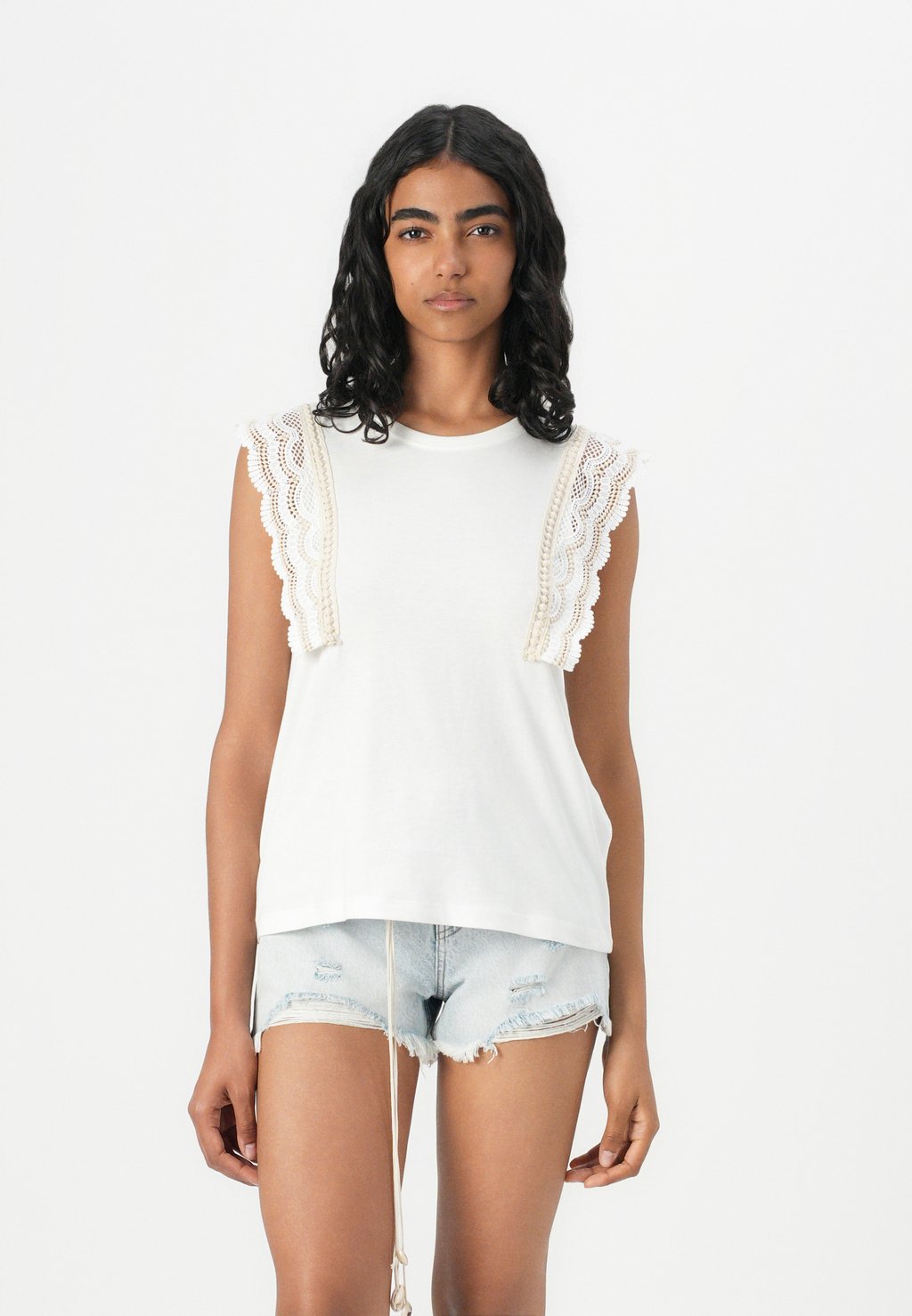 

Топ ONLMIA LIFE O NECK FRILL ONLY, кремовый