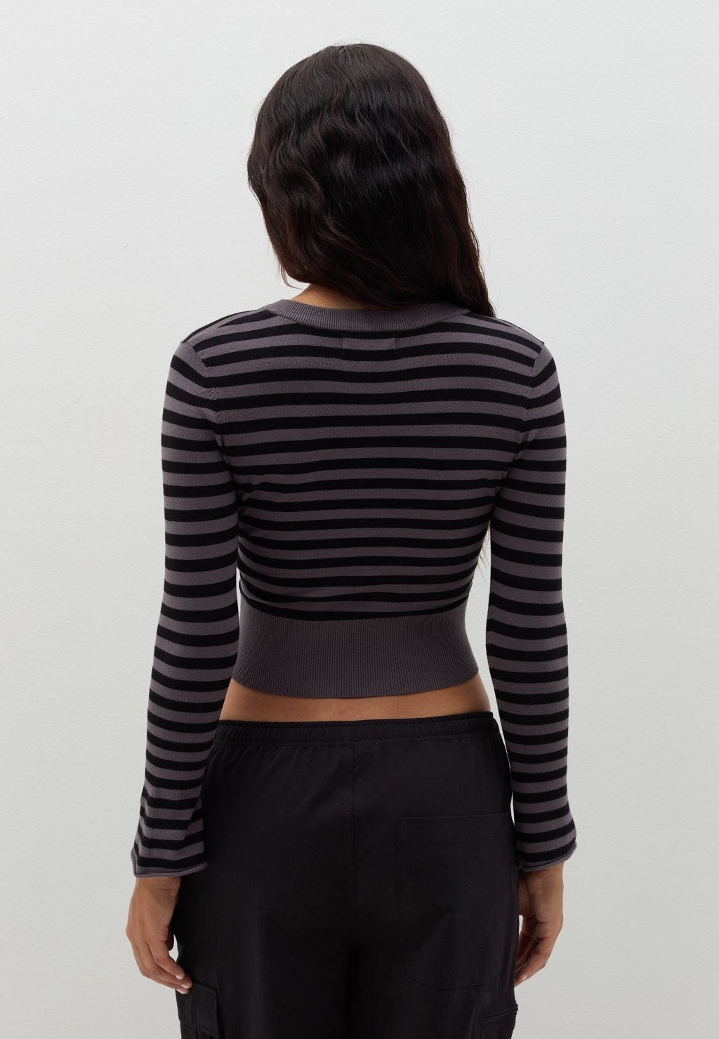 

Джемпер CROP WITH V NECK AND STRIPES B.ANGEL, черный