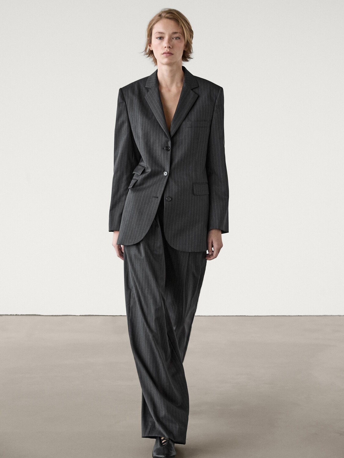 

Брюки в тонкую полоску со складками Massimo Dutti, серый