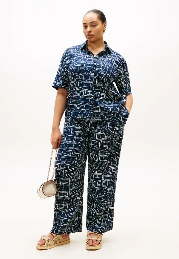 Рубашка свободного кроя из чистого льна, блузка на пуговицах. Tommy Hilfiger Curve, Dark Night Navy — фото 2