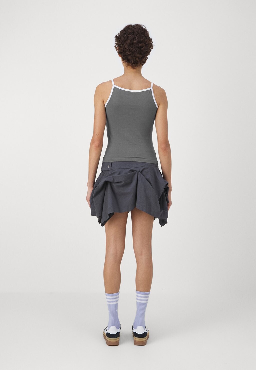 

Топ NMKARIN CONTRAST SINGLET Noisy May, серый
