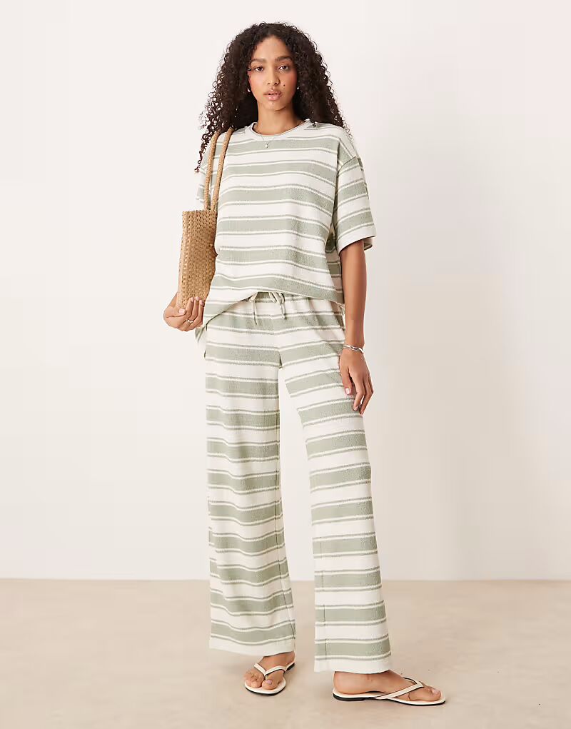 

Широкие брюки ASOS DESIGN из трикотажного шалфейного цвета в полоску