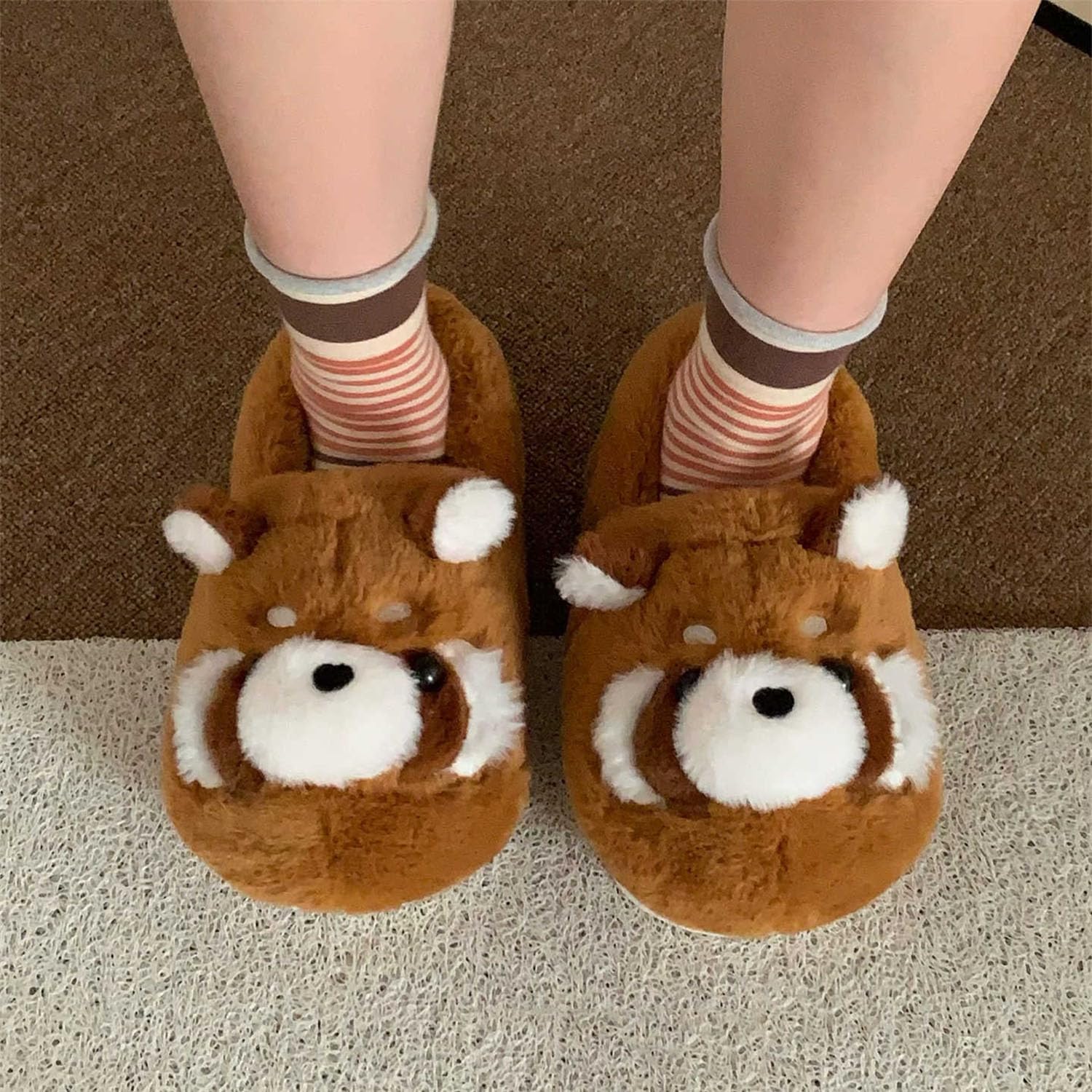 Тапочки Jfxgjuv Koala, милые плюшевые тапочки в виде животных для женщин и мужчин: носорог, енот, ленивец, пингвин, панда, кот. Мягкие тапочки с эффектом памяти, теплые и пушистые для зимы, для дома и улицы, коричневый — фото 4