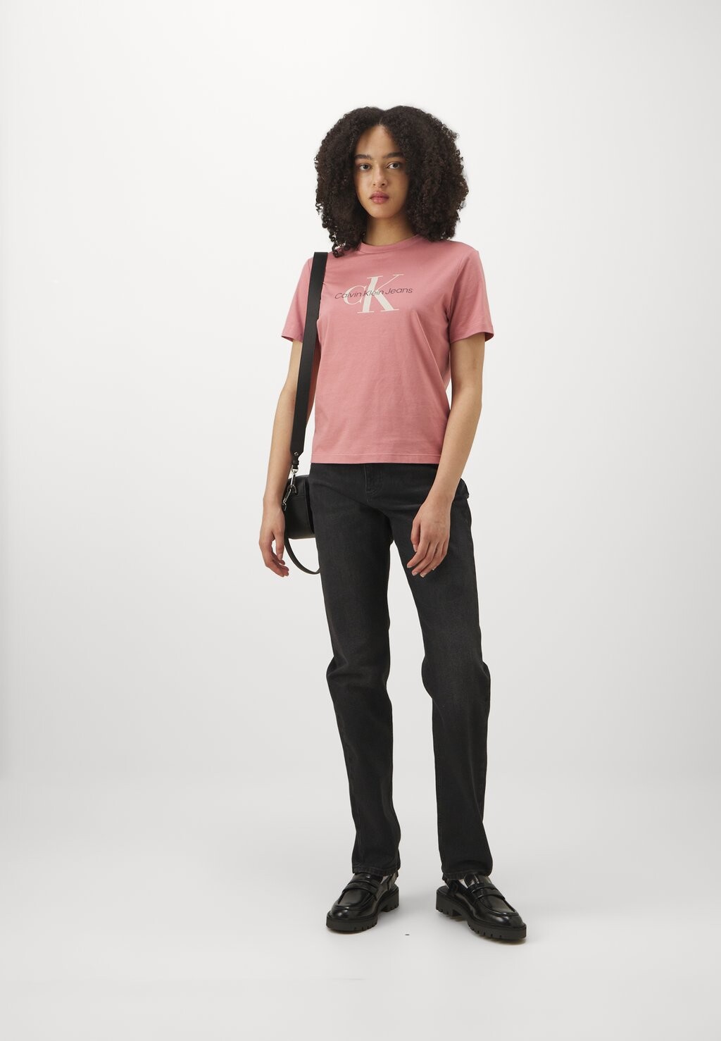 

Футболка с принтом MONOLOGO CREW NECK TEE Calvin Klein, розовый