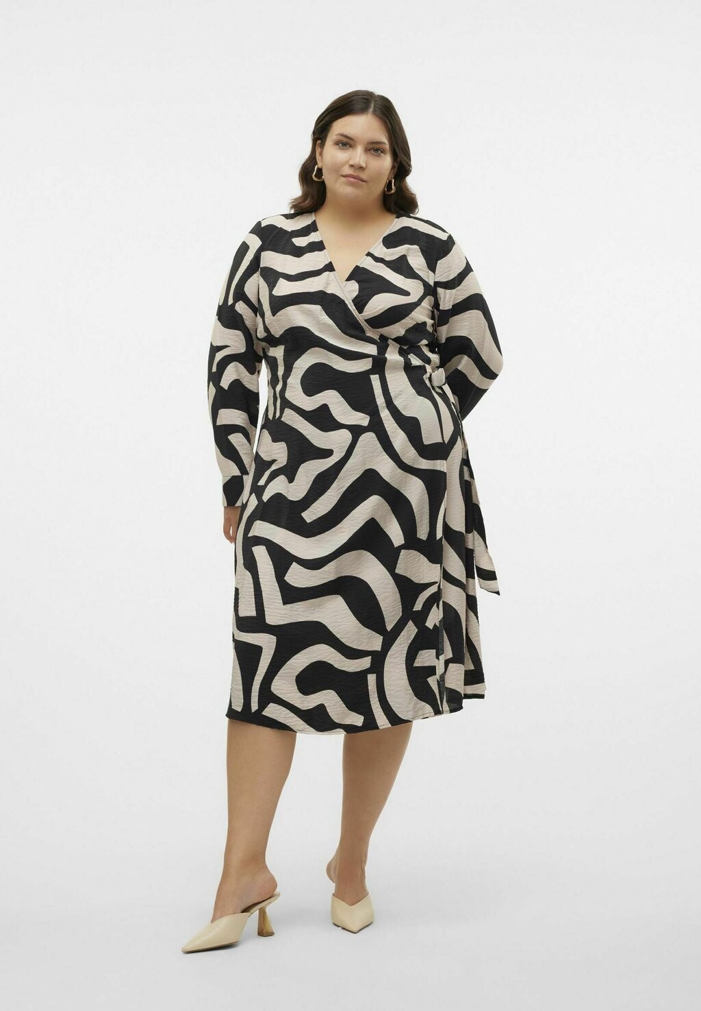 

Дневное платье Vero Moda Curve, черный