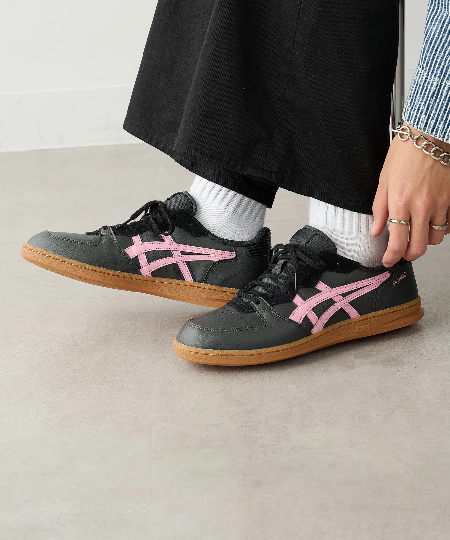 Унисекс кроссовки ASICS SKYHAND OG из натуральной кожи чёрные