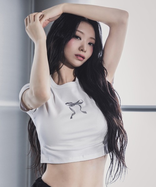 

Мини-футболка с ленточкой в стиле чиби, короткая Me+em select, белый