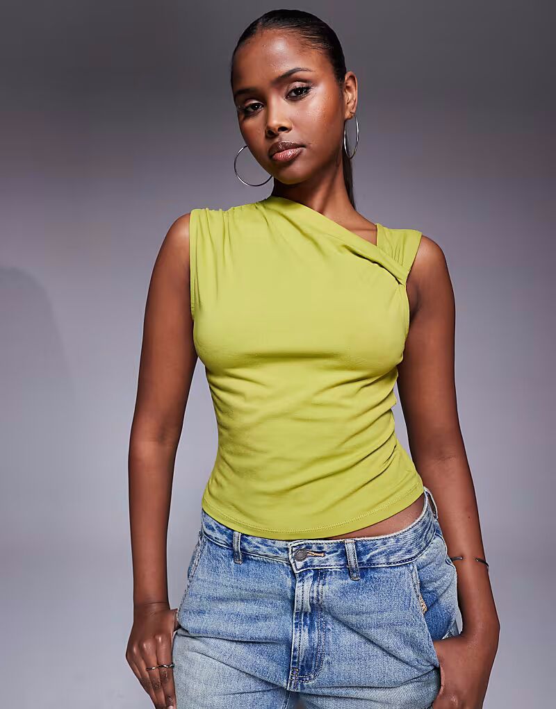 

Приталенный топ с воротником-стойкой ASOS DESIGN оливково-зеленого цвета