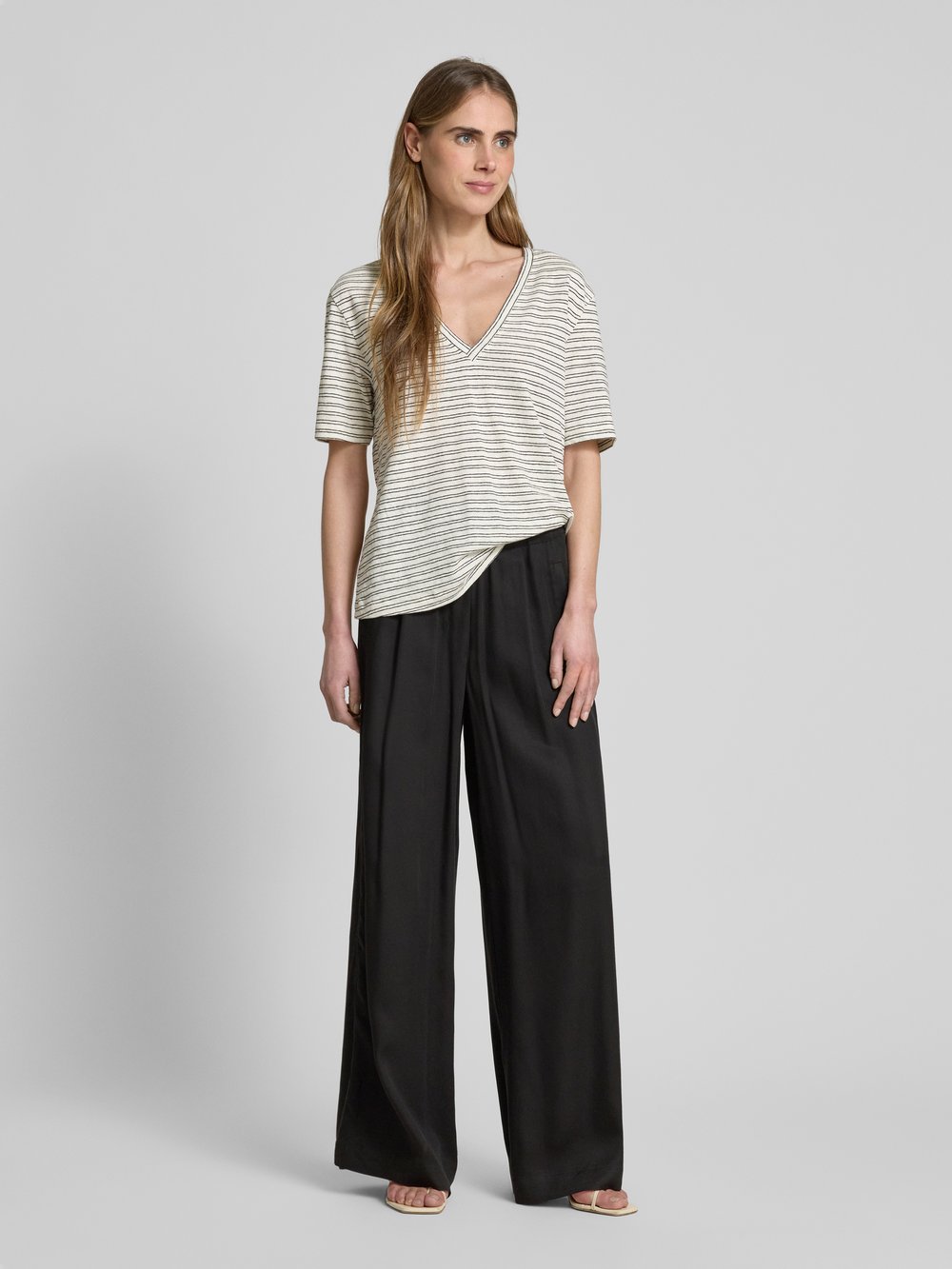 

Футболка с V-образным вырезом Lanius, экрю