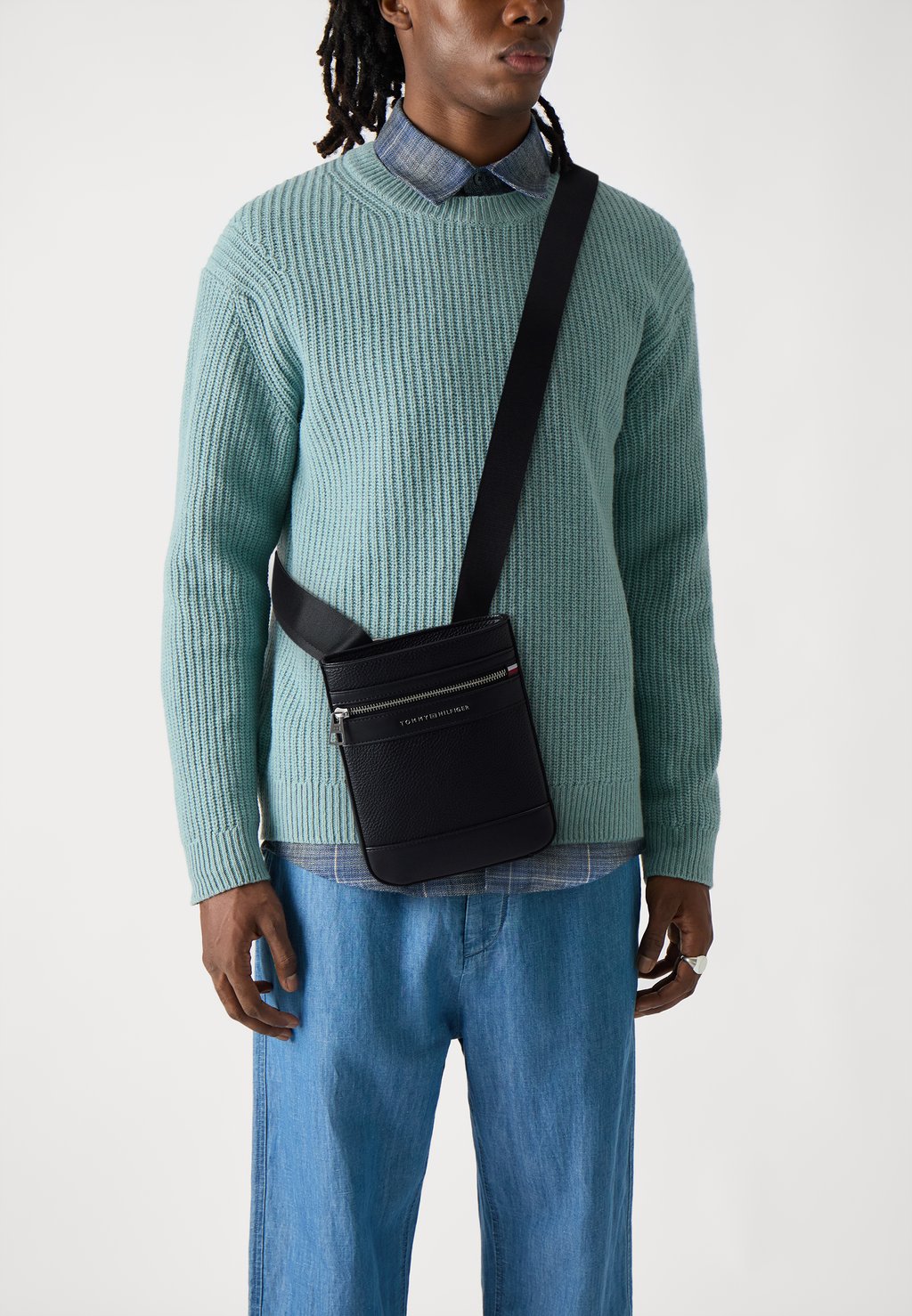 

Сумка через плечо CENTRAL MINI CROSSOVER Tommy Hilfiger, черный