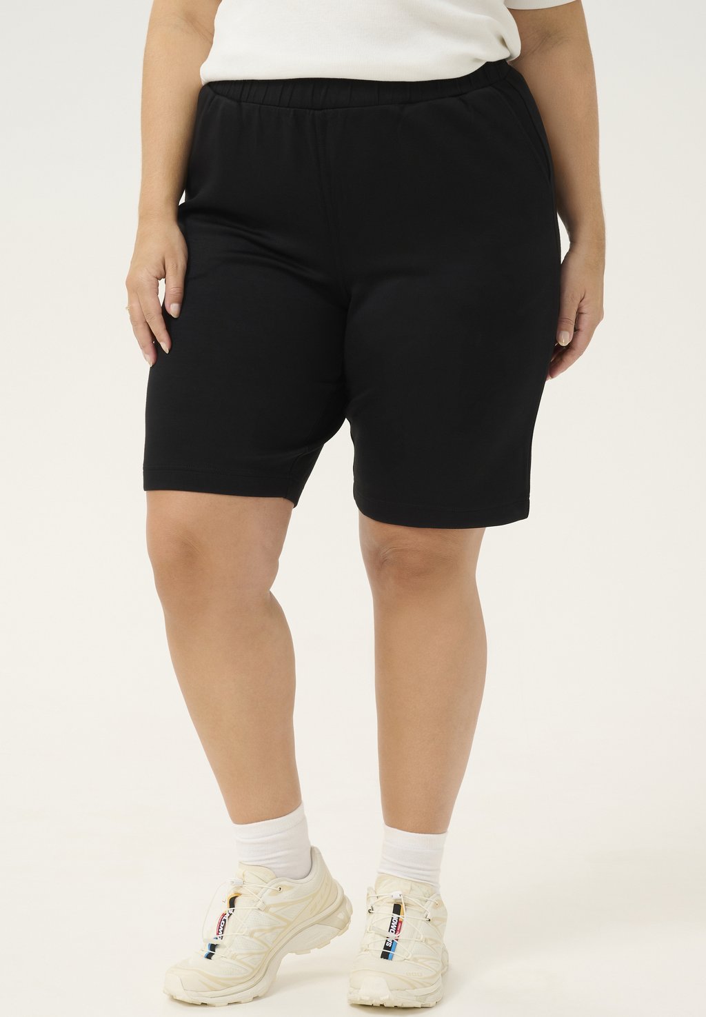 

Шорты KCANNITA - Tracksuit bottoms Kaffe Curve, цвет Black Deep