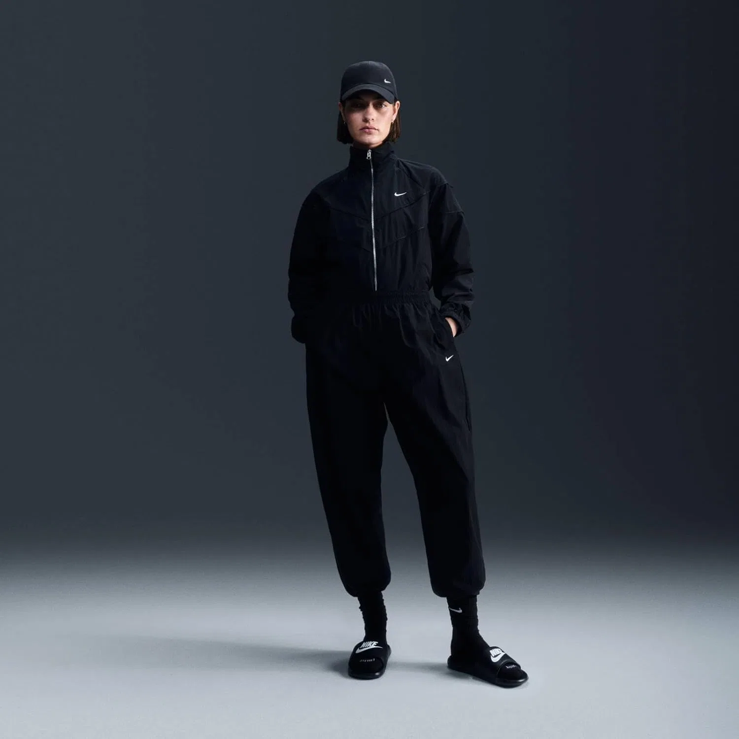 Куртка женская Nike Windrunner, Black/White — фото 2