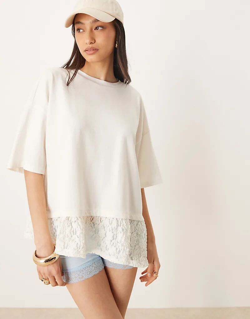 

Футболка свободного кроя ASOS DESIGN свободного кроя с кружевной отделкой по низу цвета слоновой кости